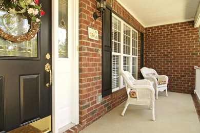 117 Sakonnet Tr - Front porch 2
