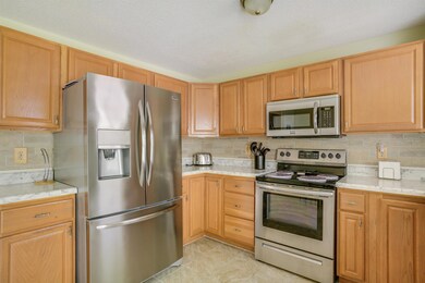 1035 S Mammoth Rd unit 3, Manchester, NH 03109 - photo 2