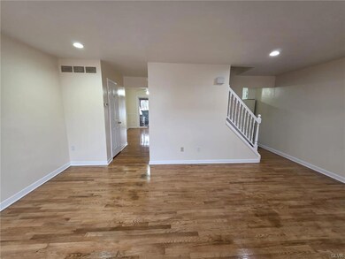 5676 Greens Dr, Allentown, PA 18106 - photo 4