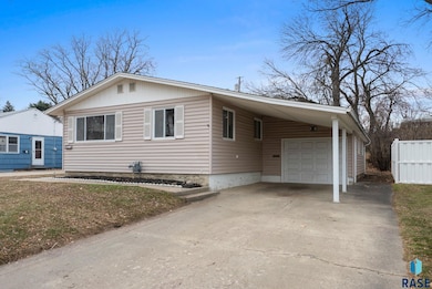 2615 S Norton Ave, Sioux Falls, SD 57105 - photo 2