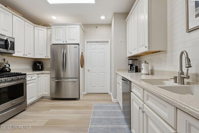 SPACIOUS KITCHEN