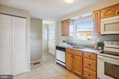 5663 Chelwynd Rd, Halethorpe, MD 21227 - photo 6