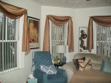 987 Middlesex St, Lowell, MA 01851 - photo 2