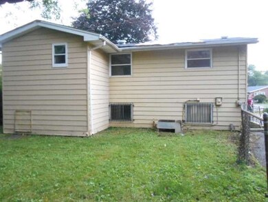 1239 Navajo Dr, Carpentersville, IL 60110 - photo 2