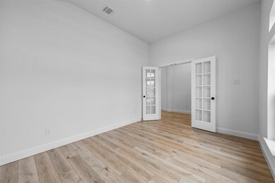 1404 Quail Creek Dr, Cleburne, TX 76033 - photo 5