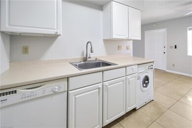 4621 Bayshore Dr unit Q4, Naples, FL 34112 - photo 5
