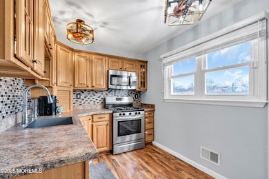 Bright and Sunny Kitchen
