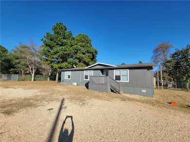 804 Yaupon Dr, Caldwell, TX 77836 - photo 3