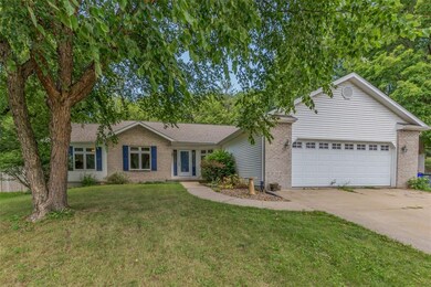 1712 Greenlefe Ct NW, Cedar Rapids, IA 52405 - photo 2