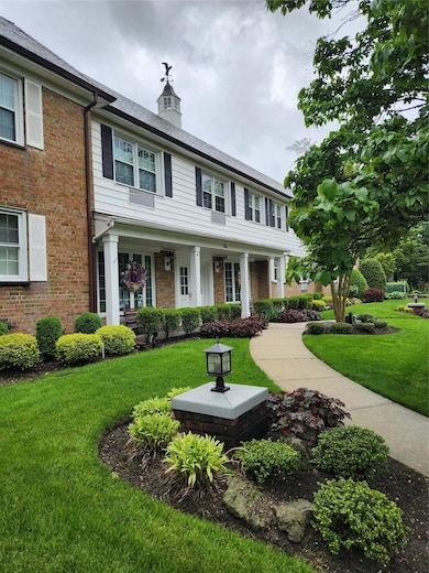 1 Bengeyfield Dr unit 2G, East Williston, NY 11596 - photo 2