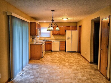 Kitchen / Eating Space