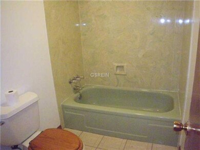 Bath. Large compartmentalized bath