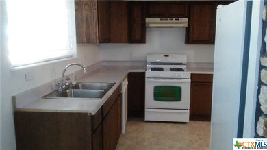 1601 Furman Ave, San Marcos, TX 78666 - photo 5