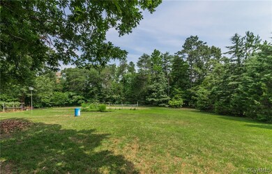 Beautiful garden area with grapevines, rasberries, asparagus!