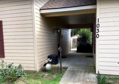 1030 Curb Chain Breezeway to Garage and