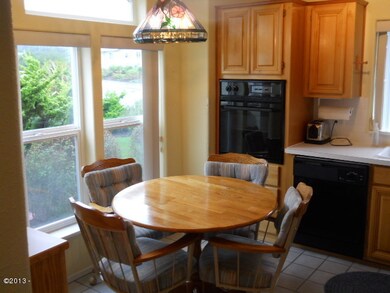 Breakfast/Lunch nook