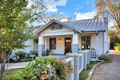 408 N Pecan St, Fredericksburg, TX 78624 - photo 3