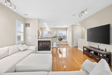 016_-1ec57fc6e737_j upper 270