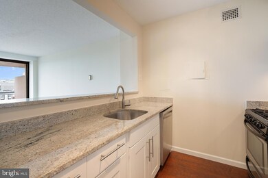 Hyde Park Condominium unit 1114, Arlington, VA 22203 - photo 6