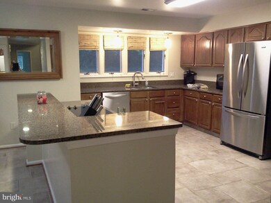 12609 Blue Mountain Ct, North Potomac, MD 20878 - photo 4