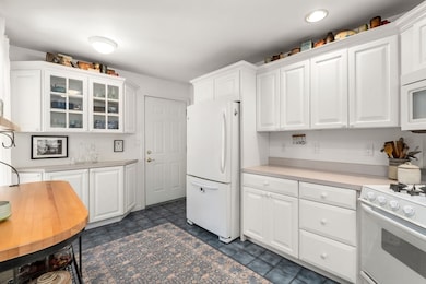 81 William Onthank Ln, Southborough, MA 01772 - photo 4