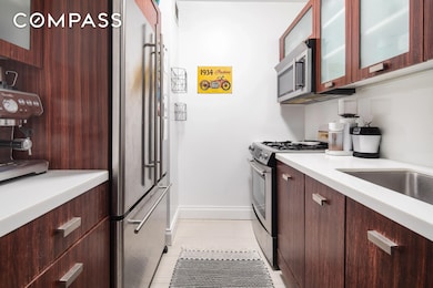 212 E 47th St unit 21D, New York, NY 10017 - photo 6