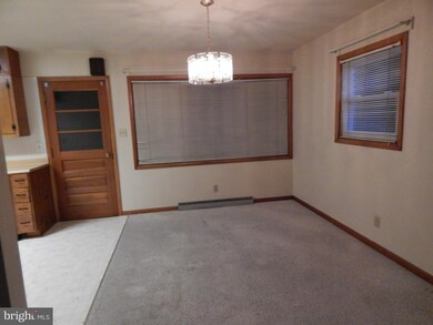 84 Harrison Ave, Berkeley Springs, WV 25411 - photo 5