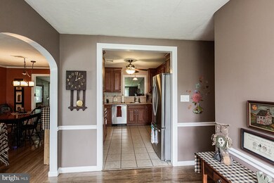 437 Maple St, Columbia, PA 17512 - photo 2