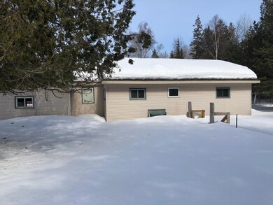 5433NPineRiverRoadBackView