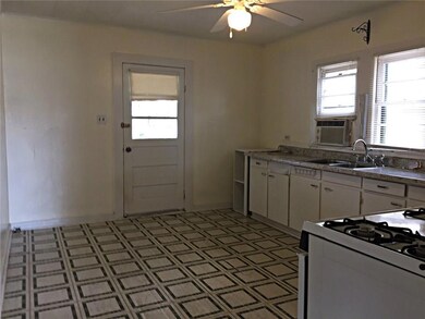 Nice size kitchen!