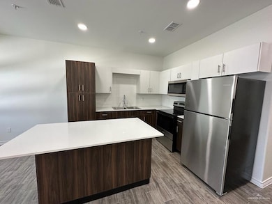 302 Sylvia Handy Dr unit B2, Elsa, TX 78543 - photo 5