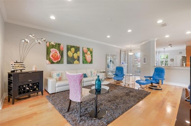 PREVIOUS TENANT FURNISHINGS SHOWN