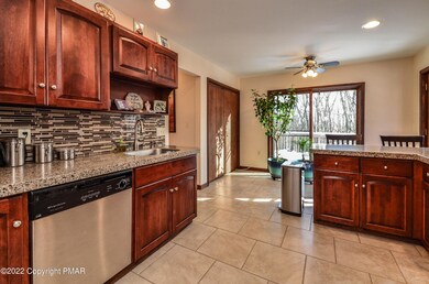 811 Lower Mountain Dr, Effort, PA 18330 - photo 7