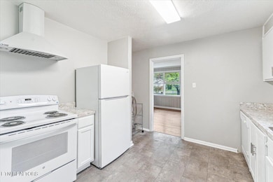 Kitchen 1.2 - 3311 Coffman Dr Pics