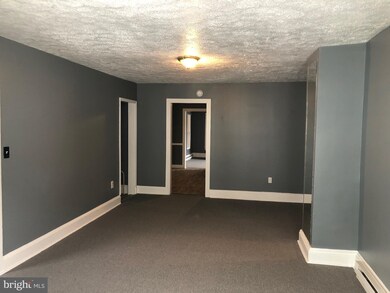 270 N Washington St unit APARTMENT A, Berkeley Springs, WV 25411 - photo 6