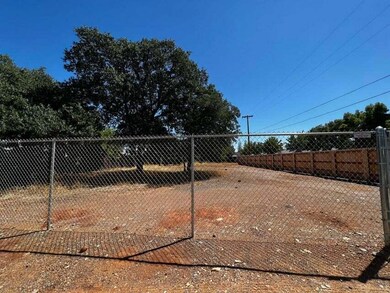 Fenced lot next tonduplexes