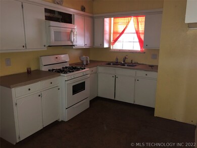 1212 S A St, Skiatook, OK 74070 - photo 2