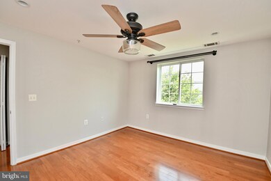 4071 S Four Mile Run Dr unit 303, Arlington, VA 22204 - photo 5