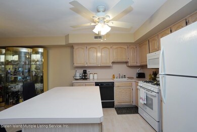 44 Linda Ln, Staten Island, NY 10312 - photo 6