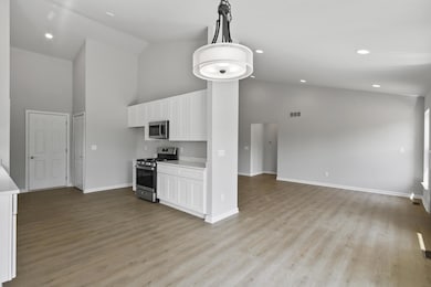 31649 Augusta Dr unit 67, Romulus, MI 48174 - photo 4