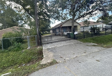 3224 Creston Dr, Houston, TX 77026 - photo 6