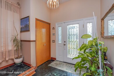 556 Winant Ave, Staten Island, NY 10309 - photo 6