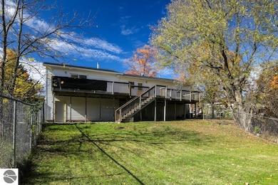 8335 S Maple City Rd, Maple City, MI 49664 - photo 6