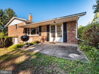 10813 Hunting Ln, Columbia, MD 21044 - photo 3