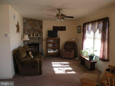 475 Daisy Dr, New Holland, PA 17557 - photo 5