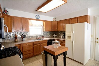 405 Camelot Dr, Statesville, NC 28625 - photo 4