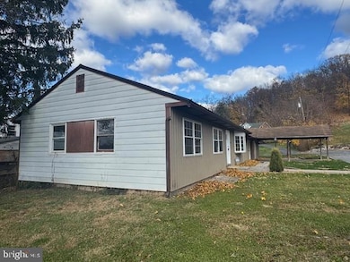 300 Locust St, Burnham, PA 17009 - photo 3