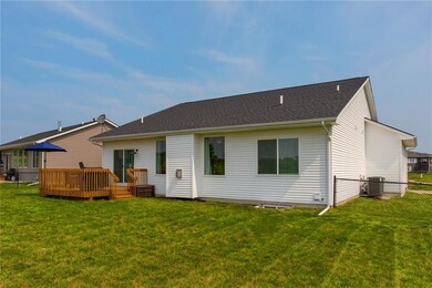 9804 Marnewood Dr, Johnston, IA 50131 - photo 2