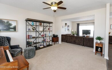 10502 Evanwood Dr, Louisville, KY 40228 - photo 4