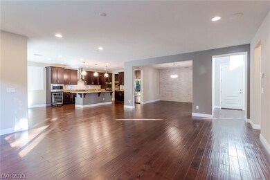 SEAMLESS transition from  kitchen , dining and fam
